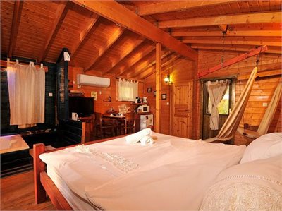 בקתות פנטזיה ברמות- מול הכנרת